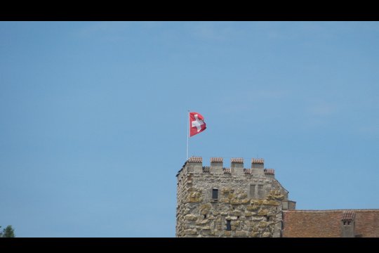 Samsung GALAXY Camera 2 EK-GC200 : 21x Zoom auf die Schweizerfahne auf dem Schloss